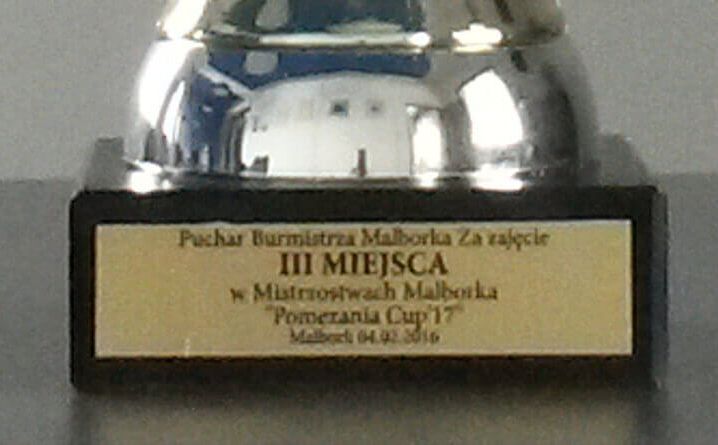 Zwycięski puchar o III miejsce w turnieju Pomezania Cup 2017